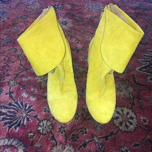 Mustard color DKNY bootie size 9